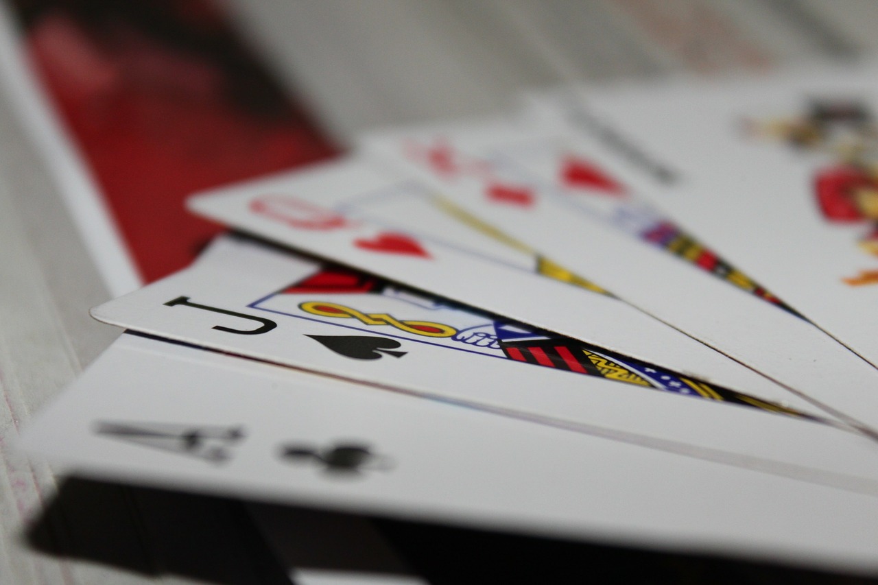 Six Simple Yet Essential Mobile Poker Playing Tips